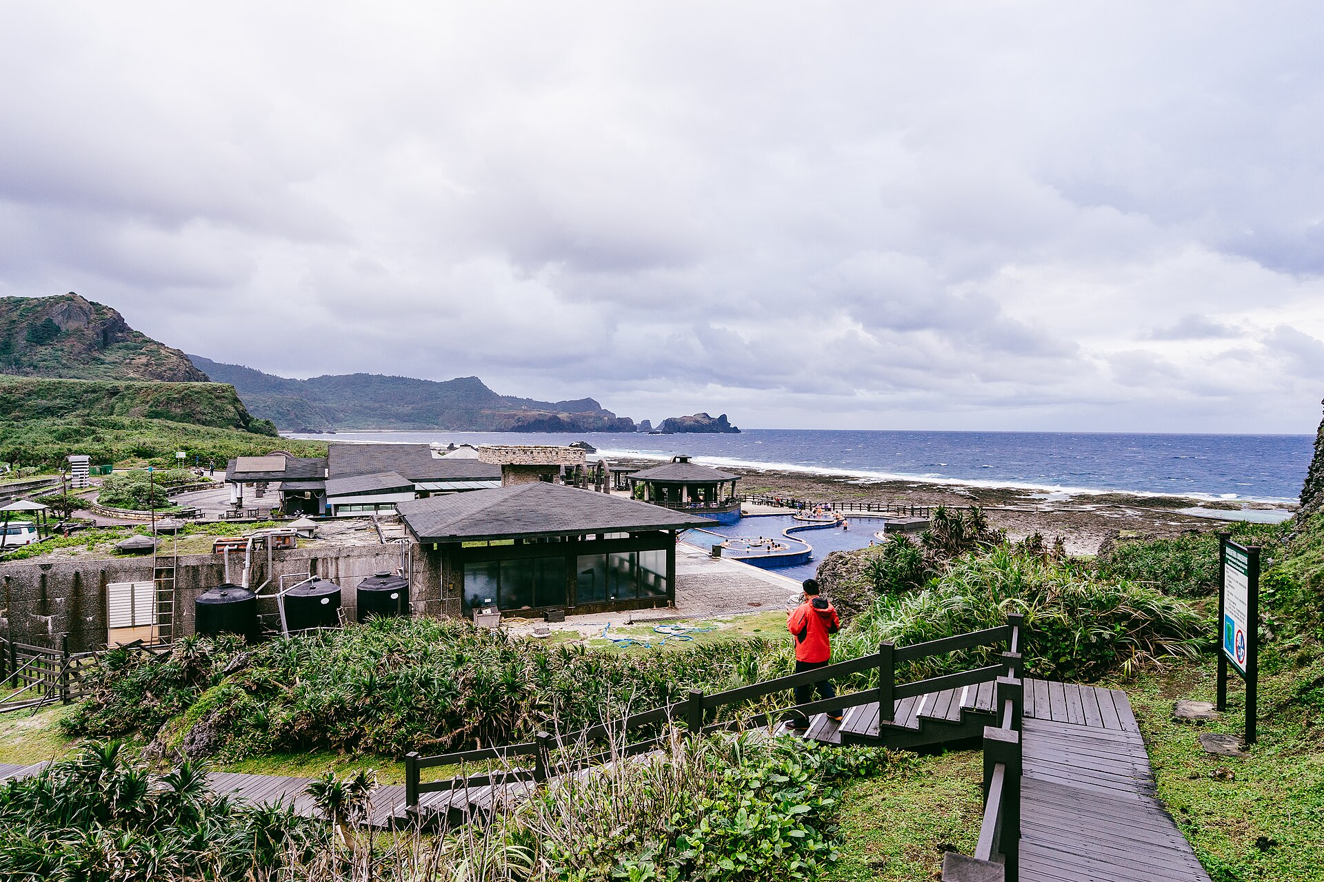 綠島朝日溫泉,海邊露天溫泉池迎接太平洋日出